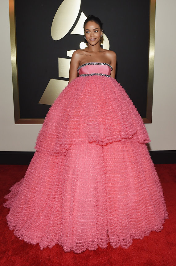 rihanna-grammy-2015-red-carpet