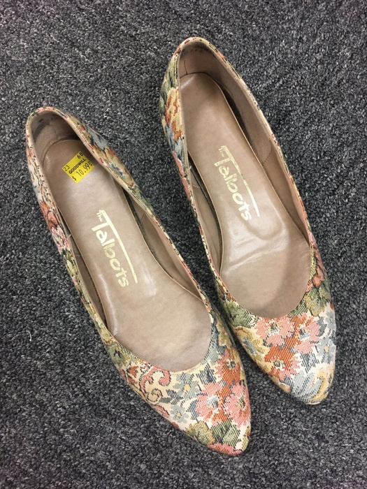 vintage pumps found at Kings Highway Goodwill