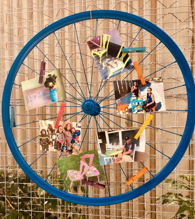 Tim's completed blue bike wheel memo board 