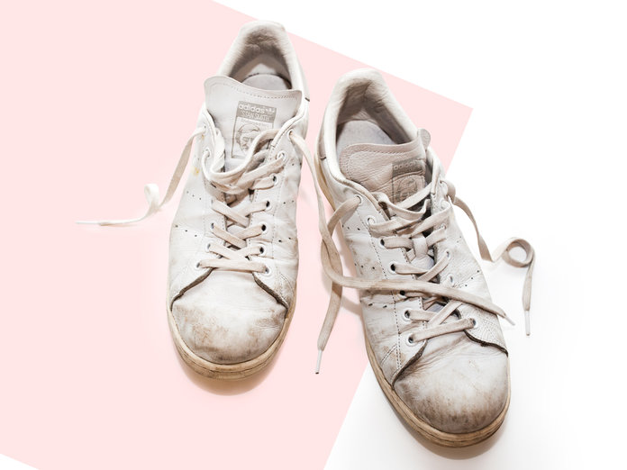 White hot sale sneakers dirty