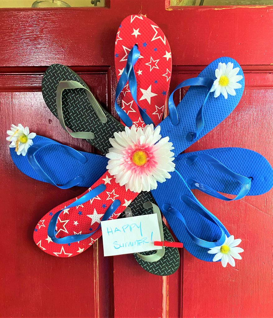 Colorful flip flop wreath - Get your summer on! - LIFE, CREATIVELY ORGANIZED