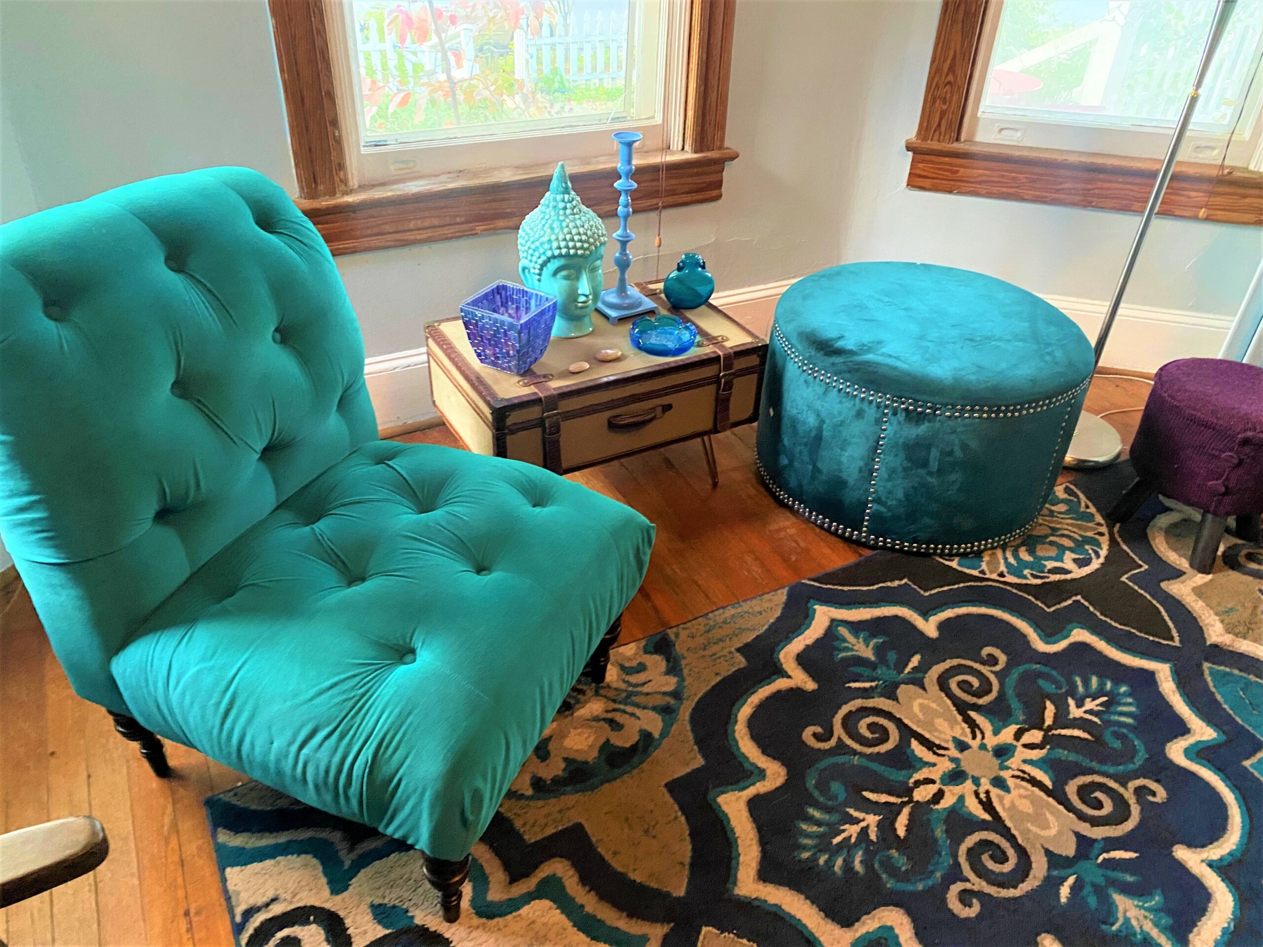 DIY: A Tired Chair Becomes a Spray-Painted Teal Masterpiece