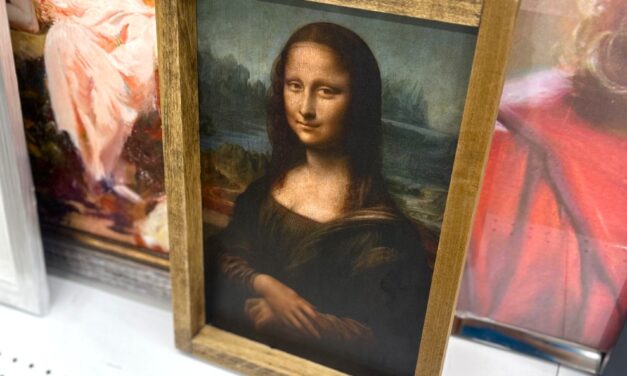 Quick & Easy DIY: Upcycle a Mona Lisa Print with Style