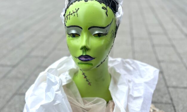 A Dreadful (And Easy!) DIY Project You’ll Absolutely Lose Your Head Over