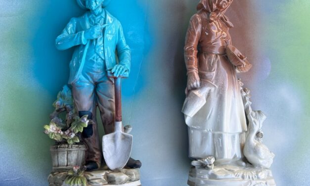Super Easy DIY: Resfresh a Pair of Old Statues